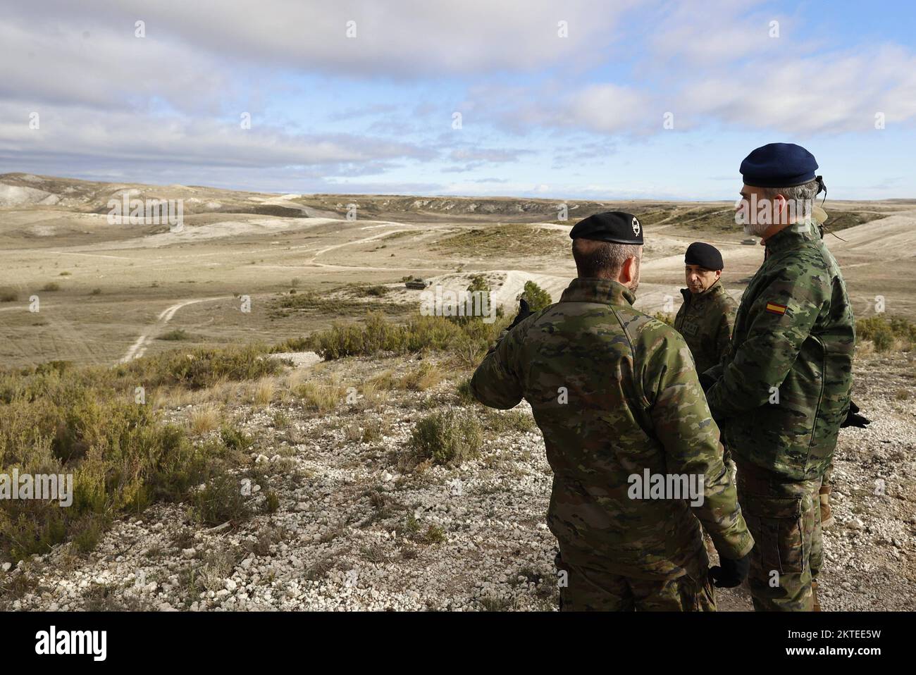 Saragosse, Espagne. 29th novembre 2022. Le roi Felipe VI participe à l'exercice INTEVAL-22 qui a lieu à Saragosse pour l'intégration et l'évaluation du prochain contingent à déployer en Lettonie, dans le cadre de l'opération EFP XII de présence avancée renforcée de l'OTAN. Credit: CORMON PRESSE/Alamy Live News Banque D'Images