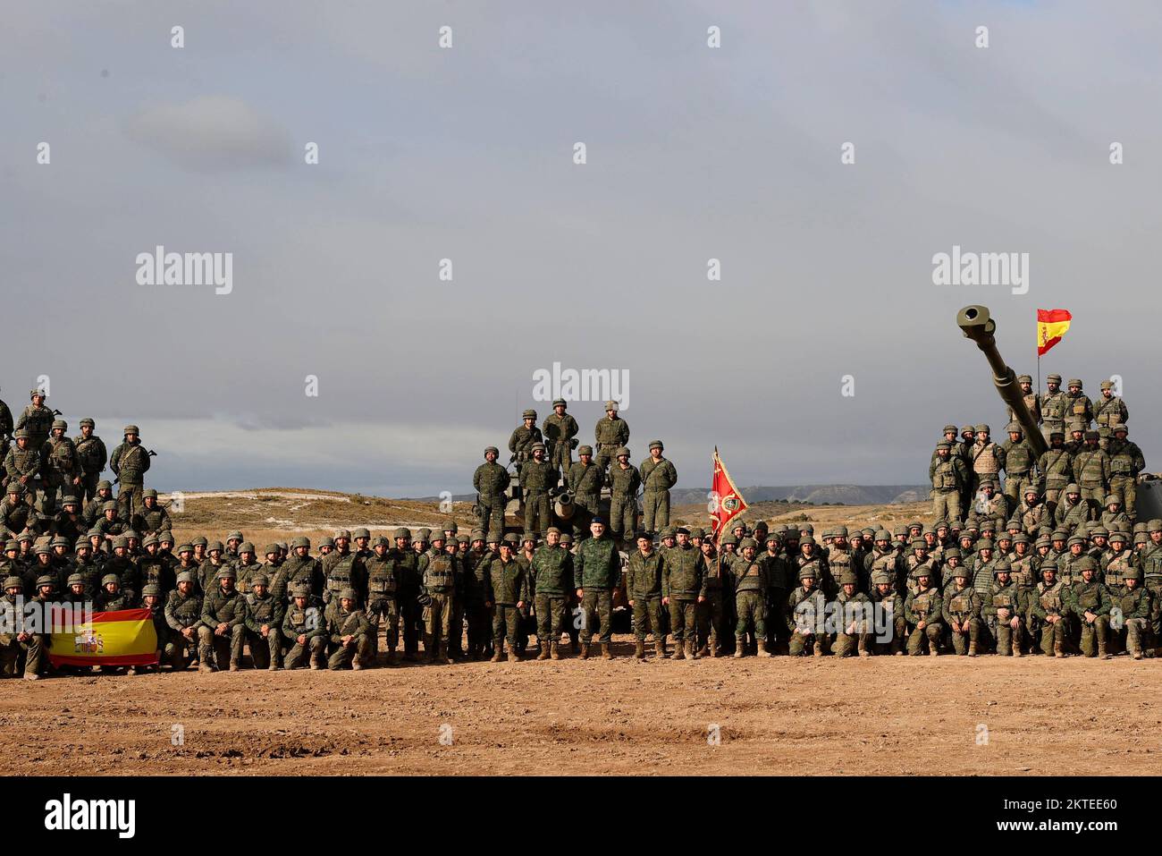 Saragosse, Espagne. 29th novembre 2022. Le roi Felipe VI participe à l'exercice INTEVAL-22 qui a lieu à Saragosse pour l'intégration et l'évaluation du prochain contingent à déployer en Lettonie, dans le cadre de l'opération EFP XII de présence avancée renforcée de l'OTAN. Credit: CORMON PRESSE/Alamy Live News Banque D'Images