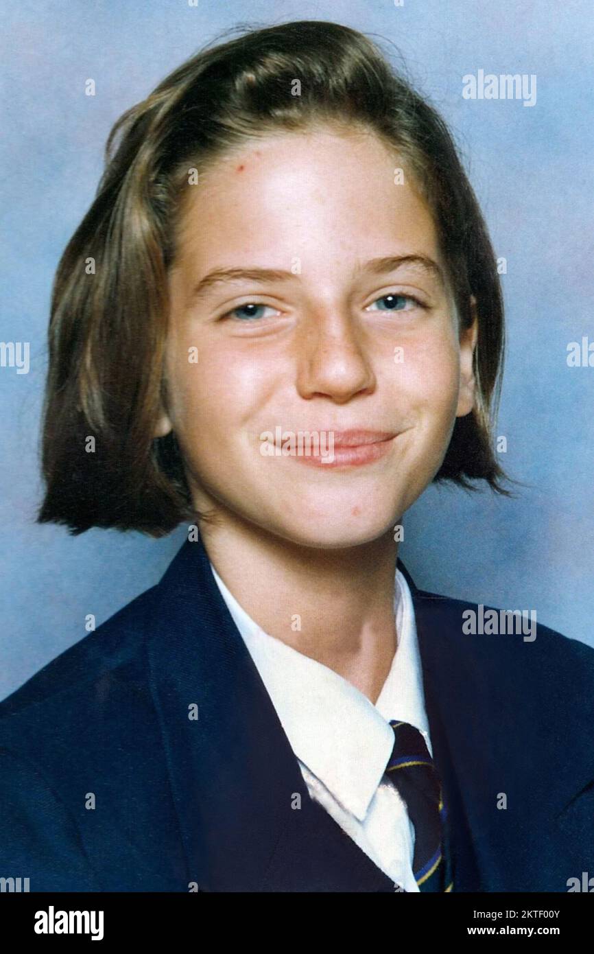 1993 c., GRANDE-BRETAGNE : la chanteuse britannique , top-modèle et actrice SARAH Harding ( 1981 - 2021 ) quand était une jeune fille de 12 ans . Photographe inconnu. - HISTOIRE - FOTO STORICHE - Personalità da giovane giovani - personnalités quand était jeune fille - INFANZIA - ENFANCE - MUSIQUE POP - MUSICA - cantante - BAMBINI - BAMBINA - ENFANT - ENFANTS - BAMBINO - ENFANCE - INFANZIA - bcodini - queues poney - sorriso - Sourire - Cravatta - cravate - ATTRICE - MODELLA - Fotomodella - MODE - MODA --- ARCHIVIO GBB Banque D'Images