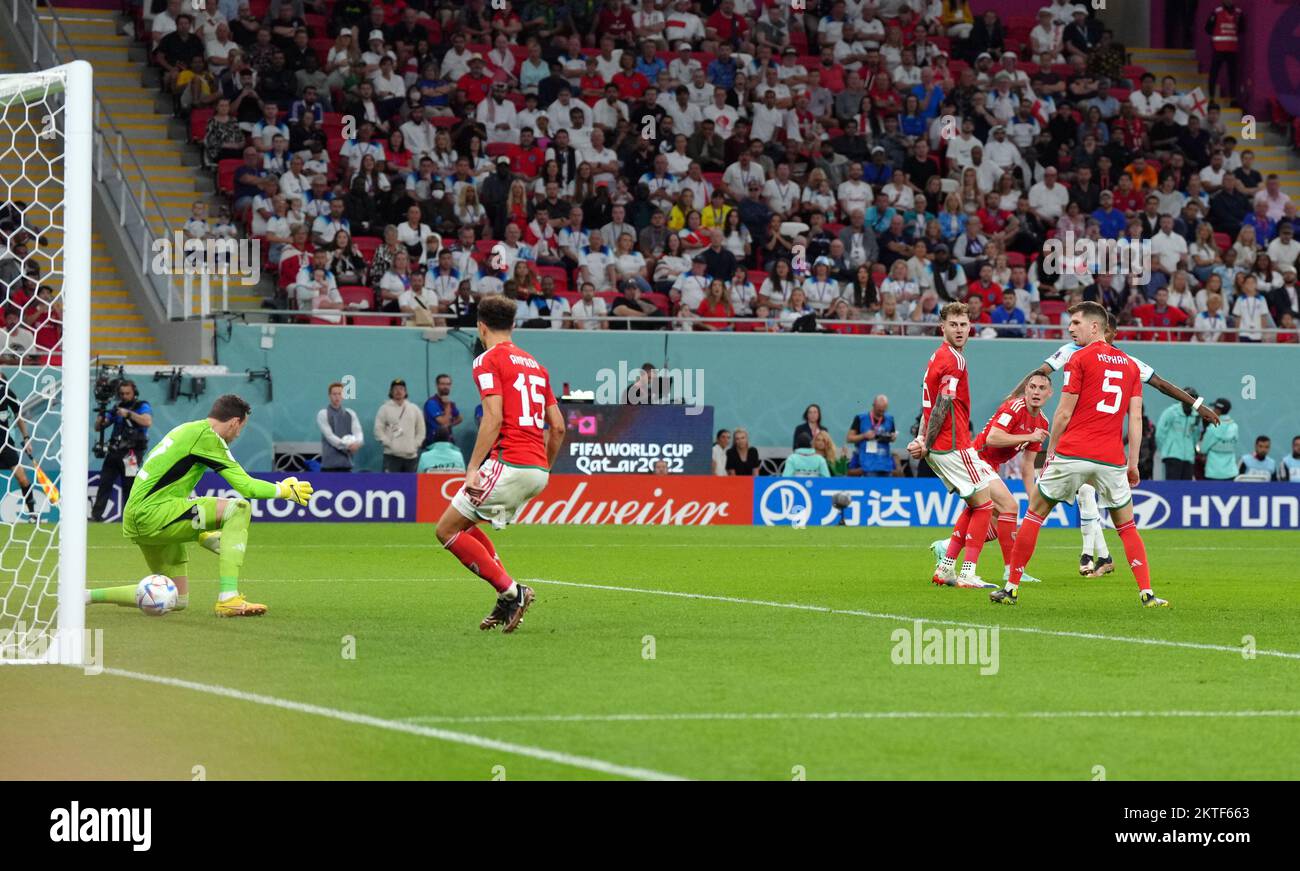 Marcus Rashford, en Angleterre (caché), a marqué le troisième but lors du match de la coupe du monde de la FIFA, groupe B, au stade Ahmad Bin Ali, à Al Rayyan, au Qatar. Date de la photo: Mardi 29 novembre 2022. Banque D'Images