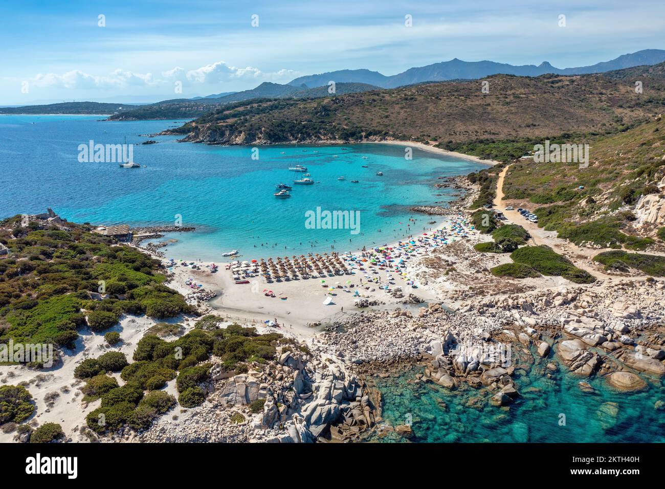 Vue aérienne de la plage de Punta Molentis près de la station balnéaire populaire de Villasimius en Sardaigne. Banque D'Images