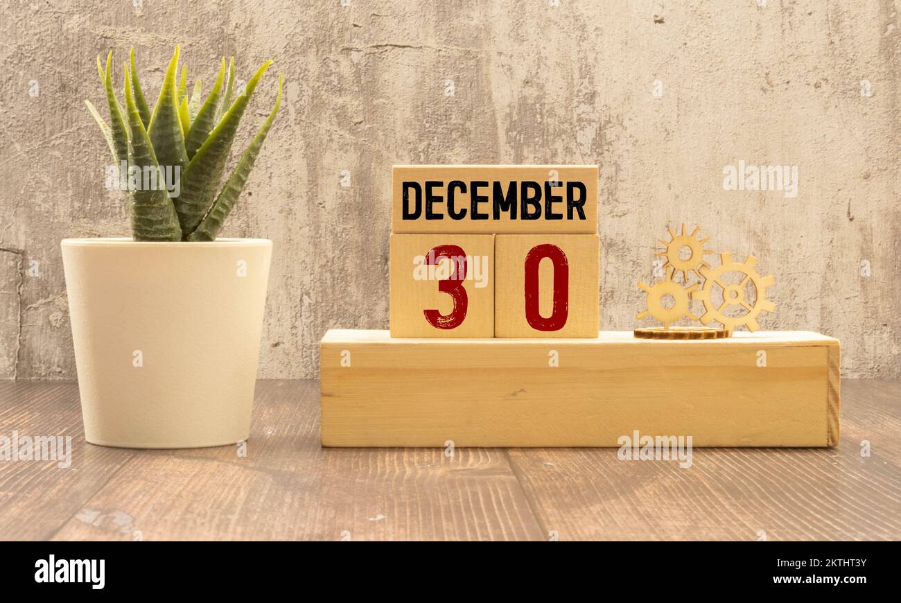 Calendrier en forme de cube pour 30 décembre sur une surface en bois avec espace vide pour le texte, calendrier en forme de cube pour décembre sur fond de bois Banque D'Images