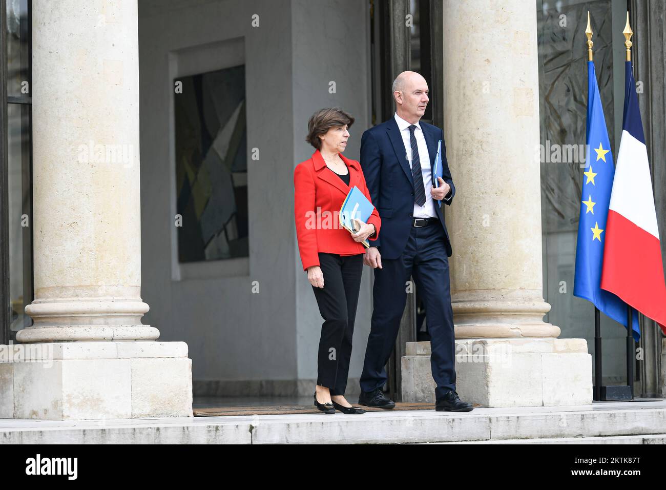 Paris, France, 29/11/2022, la ministre française des Affaires étrangères et européennes Catherine Colonna et le ministre français adjoint de l'Industrie Roland Lescure après la réunion hebdomadaire du cabinet de l'Elysée à Paris, en France, sur 29 novembre 2022. Banque D'Images