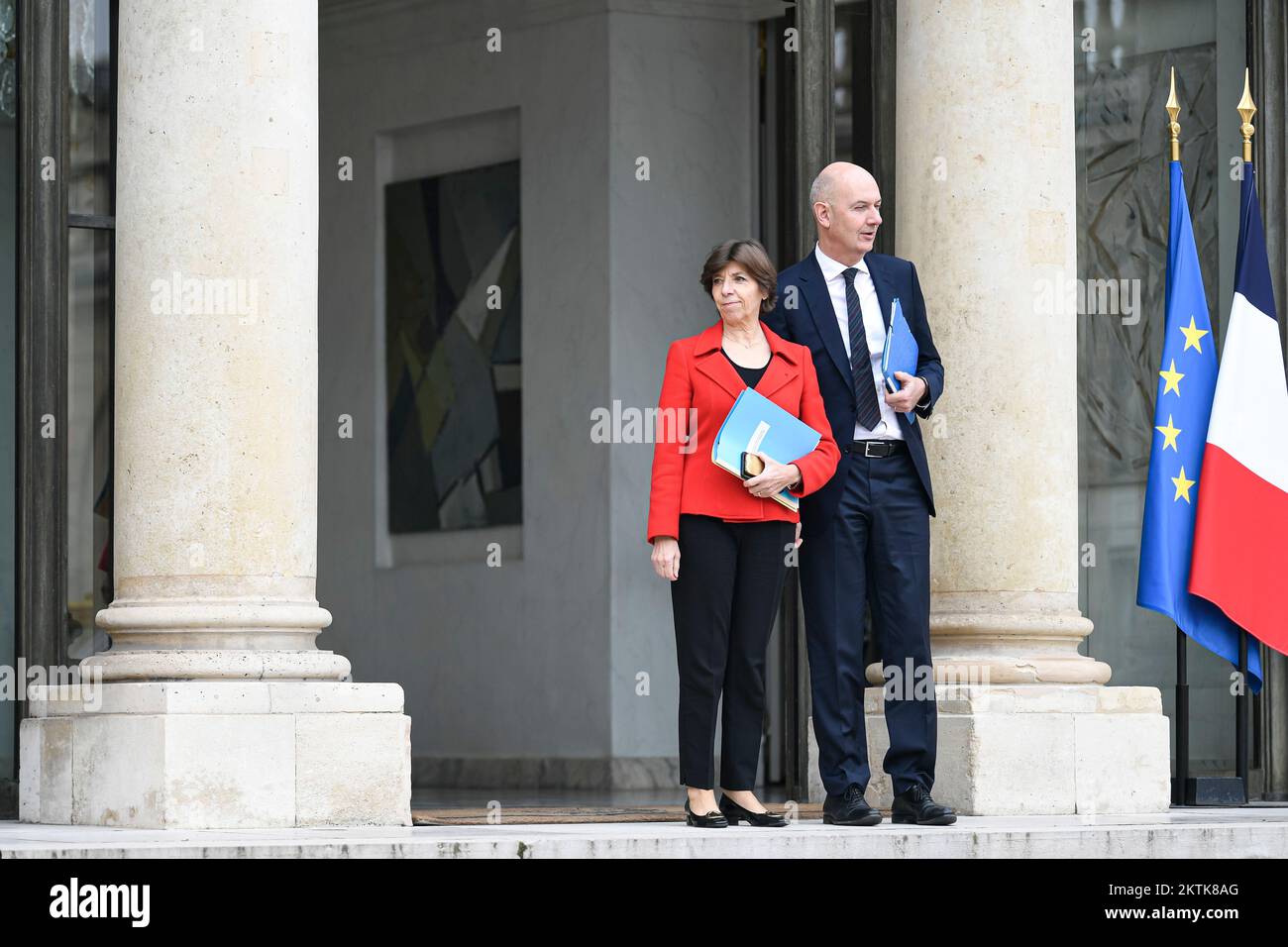 Paris, France, 29/11/2022, la ministre française des Affaires étrangères et européennes Catherine Colonna et le ministre français adjoint de l'Industrie Roland Lescure après la réunion hebdomadaire du cabinet de l'Elysée à Paris, en France, sur 29 novembre 2022. Banque D'Images