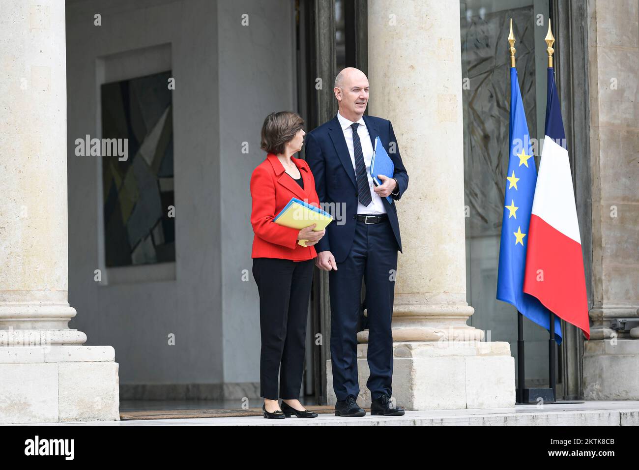 Paris, France, 29/11/2022, la ministre française des Affaires étrangères et européennes Catherine Colonna et le ministre français adjoint de l'Industrie Roland Lescure après la réunion hebdomadaire du cabinet de l'Elysée à Paris, en France, sur 29 novembre 2022. Banque D'Images