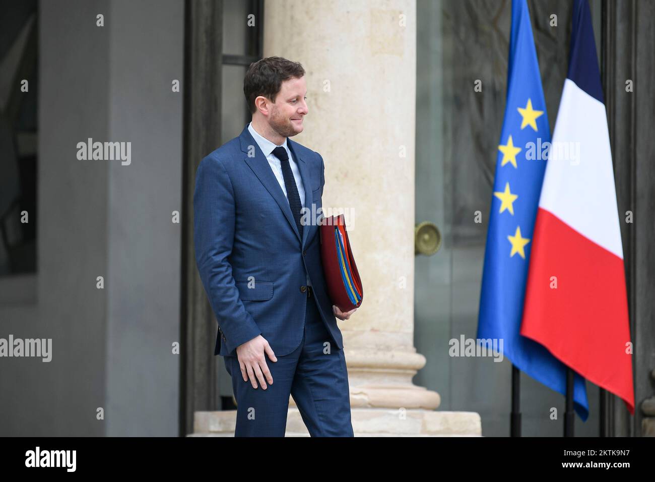 Paris, France, 29/11/2022, Clément Beaune, Ministre délégué au Ministre de la transition écologique et de la cohésion territoriale après la réunion hebdomadaire du Cabinet à l'Elysée à Paris, France, sur 29 novembre 2022. Photo de Victor Joly/ABACAPRESS.COM Banque D'Images