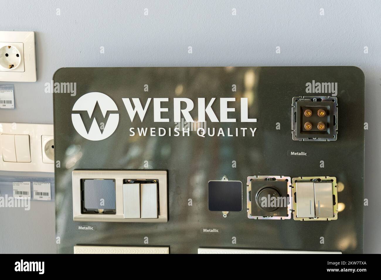 Tyumen, Russie-01 octobre 2022: Werkel marque électrique. Jeu de prises femelles, commutateurs et cadres, gros plan Banque D'Images