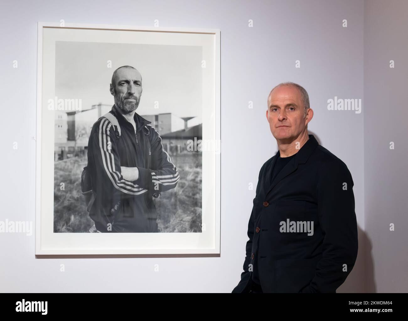 Paul Duke lors de son exposition de photographie des résidents de Muirhouse au City Art Center, Édimbourg, Écosse, Royaume-Uni Banque D'Images