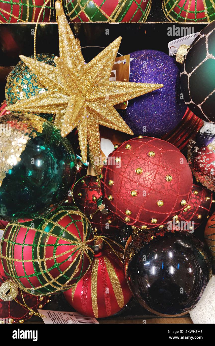 Cadre plein de différentes étoiles de Noël et boules décorations arrière-plan. Motif boules de Noël Banque D'Images