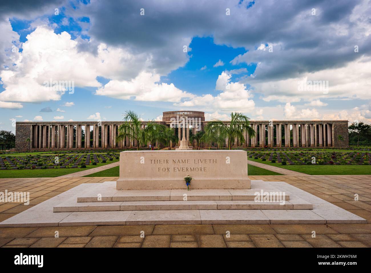 TAUKKYAN, MYANMAR - 20 OCTOBRE 2015 : cimetière de guerre de Taukkyan dédié aux pertes alliées pendant la Seconde Guerre mondiale. Banque D'Images