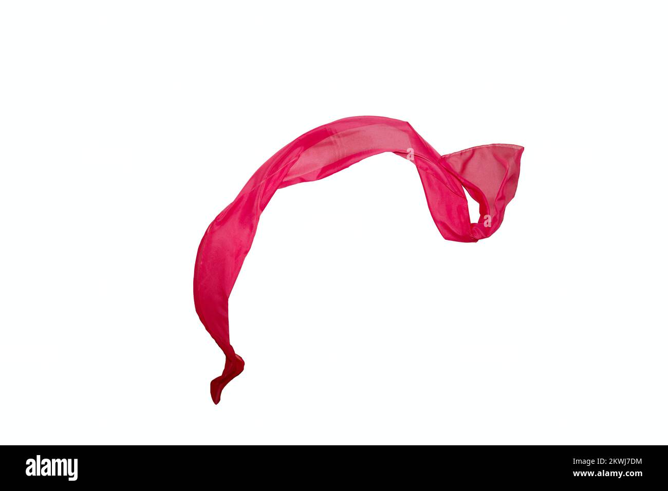 foulard en soie rouge ondulé isolé sur fond blanc. Photo de haute qualité Banque D'Images