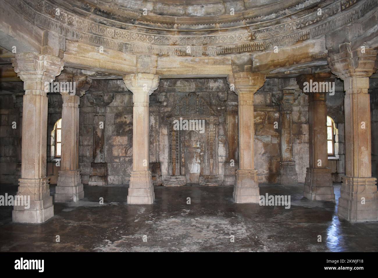 Shaher ki Masjid, sculptures en pierre sur piliers, mur et dôme de a été construit par Sultan Mahmud Begada 15th - 16th siècle. Un site classé au patrimoine mondial de l'UNESCO, Guj Banque D'Images