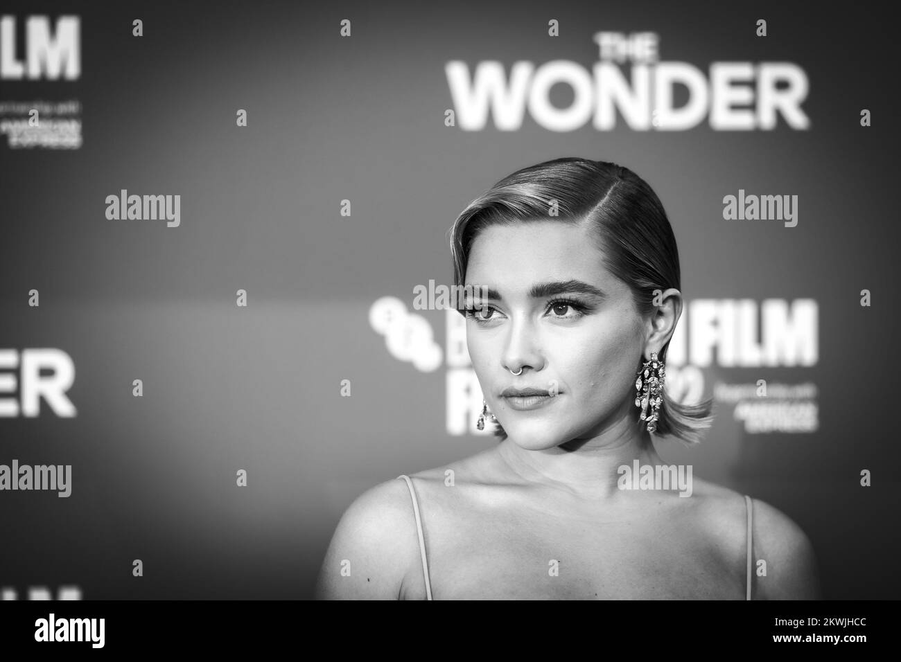 Florence Pugh photographiée pendant la première européenne du Gala de tête LA MERVEILLE dans le cadre du Festival du film de Londres, qui s'est tenu au Royal Festival Hall , Londres, le vendredi 7 octobre 2022 . Photo de Julie Edwards. Banque D'Images