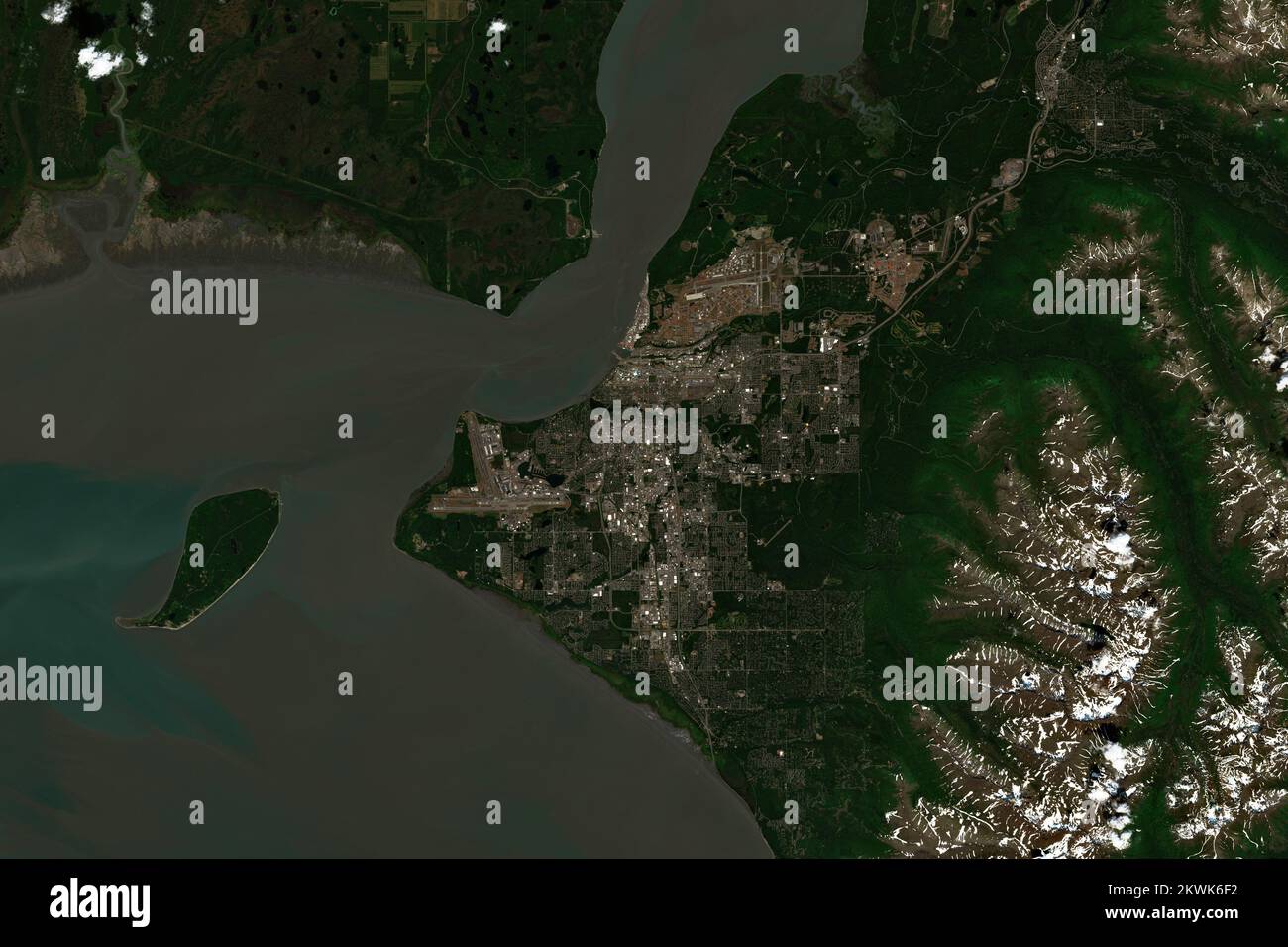 Image satellite haute résolution d'Anchorage en Alaska, États-Unis - contient des données de sentinelle Copernic modifiées (2022) Banque D'Images Image satellite haute résolution d'Anchorage en Alaska, États-Unis - contient des données de sentinelle Copernic modifiées (2022) Banque D'Images