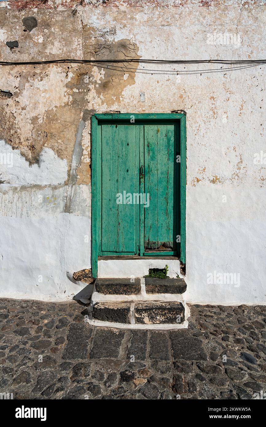 Détail de façade, portes et fenêtres sur les bâtiments résidentiels de Teguise, Lanzarote, Îles Canaries, Espagne Banque D'Images