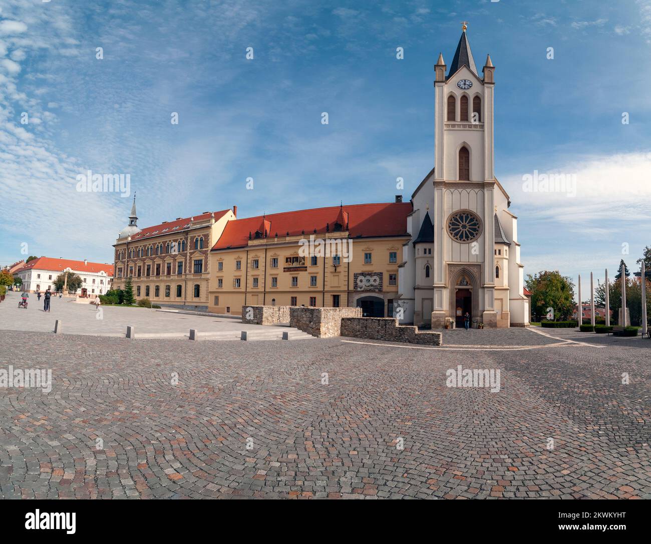 Église notre-Dame de Hongrie sur la place principale dans le centre de Keszthely, Hongrie. Keszthely est une ville hongroise de 20 895 habitants située sur le Banque D'Images