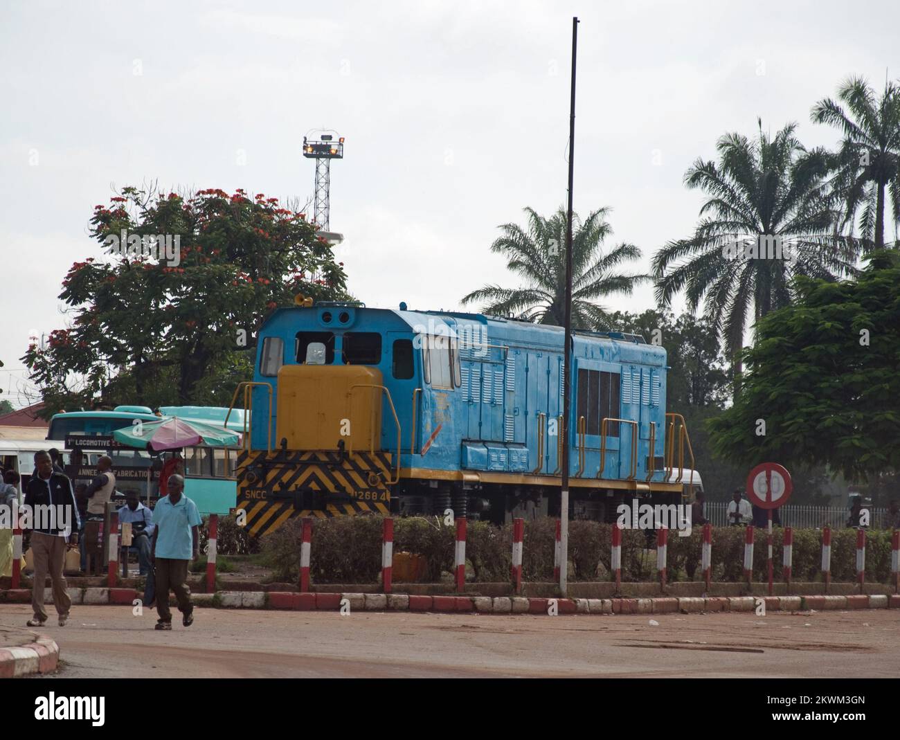 Train électrique très tôt, Gare de Lubumbashi, place de la Gare ...