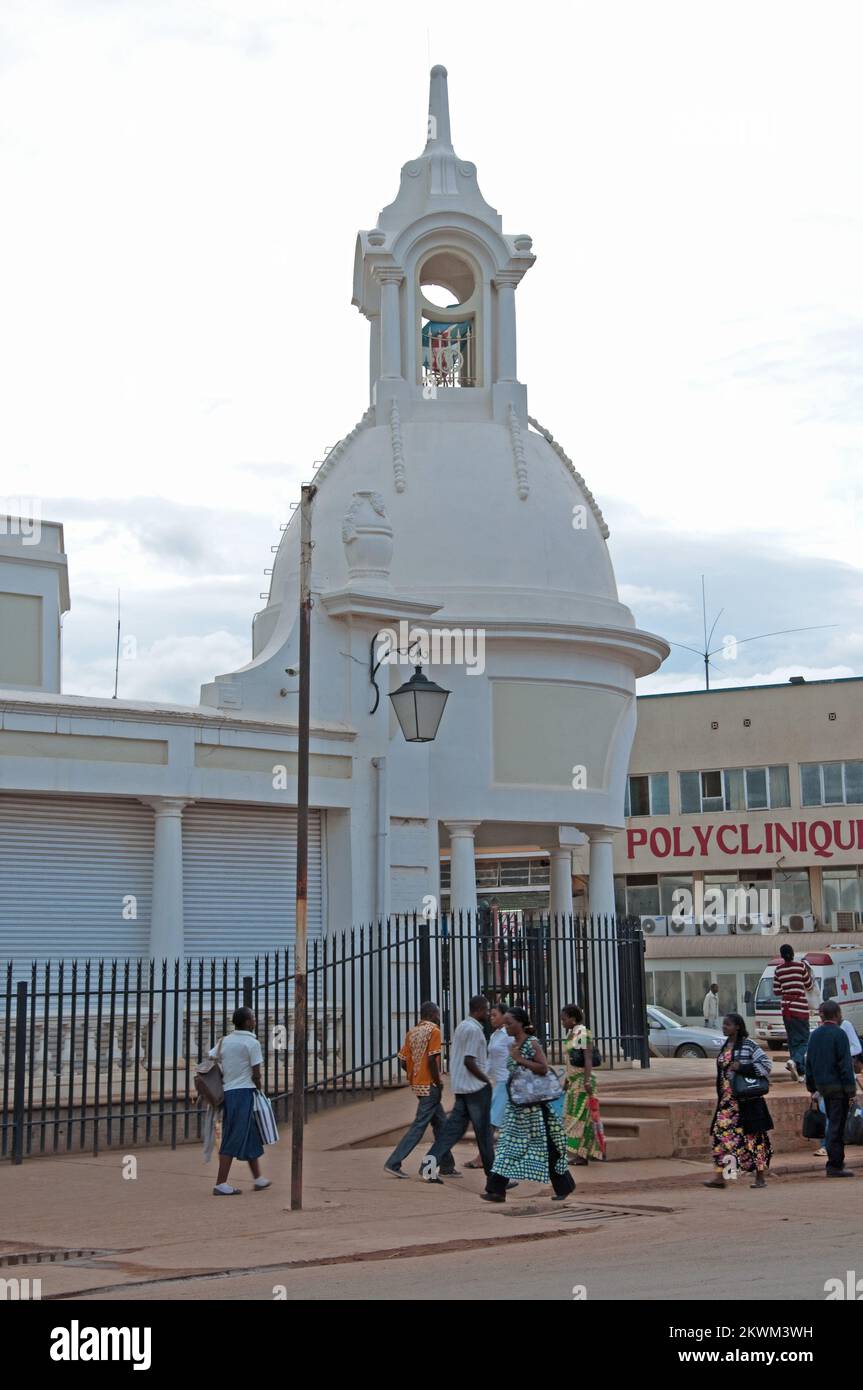 Scène de rue avec banque, Lubumbashi, province du Katanga, République démocratique du Congo; Banque D'Images