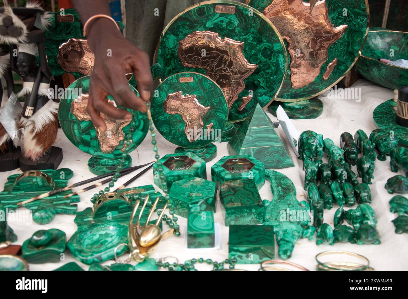 Sall souvenir cuivre et malachite, marché souvenir, Lubumbashi, province du Katanga, République démocratique du Congo Banque D'Images