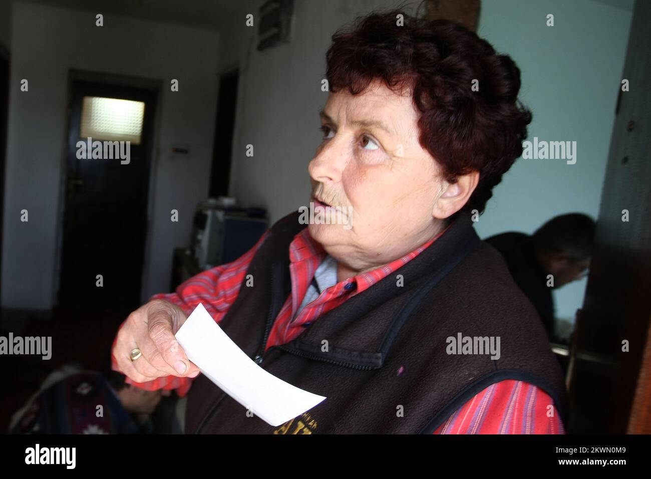 09.04.2013., Velika Ivanca, Serbie - près d'un petit endroit appelé Mladenovca en Serbie Ljubisa Bogdanovic a tué 13 personnes, 6 hommes, 6 femmes et deux ans d'enfant. Après le massacre, il a essayé de se tuer et de tuer sa femme. Ils sont tous deux transférés à l'hôpital et sont dans un état critique. Presse ont des informations non officielles thet sa femme est également morte à l'hôpital qui le rend meurtrier de 14 personnes. La police ne sait pas quel était son motif. Photo: Davor Javorovic/PIXSELL Banque D'Images