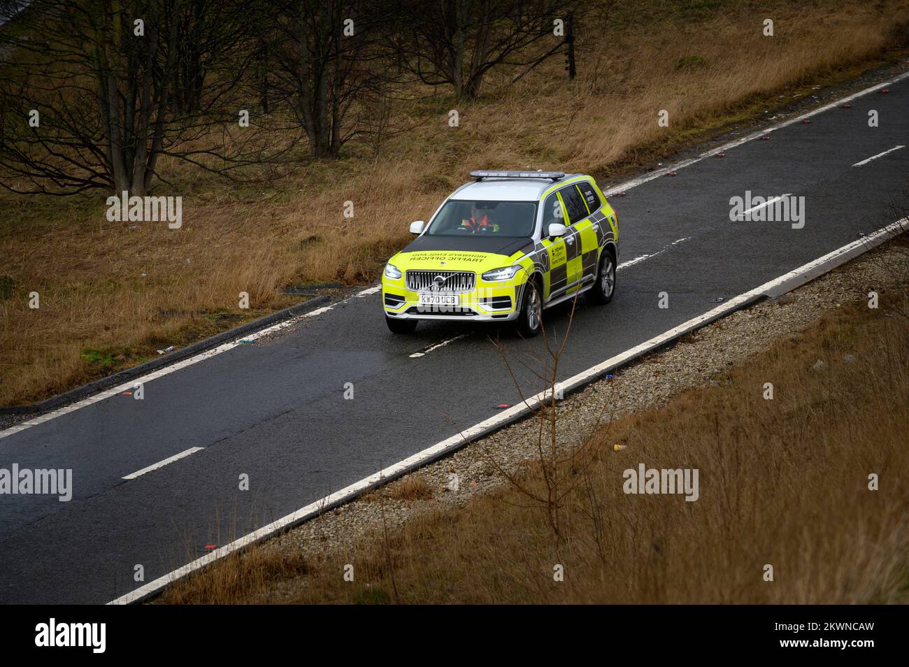 L'agent de la circulation des autoroutes en Angleterre est en patrouille. Banque D'Images