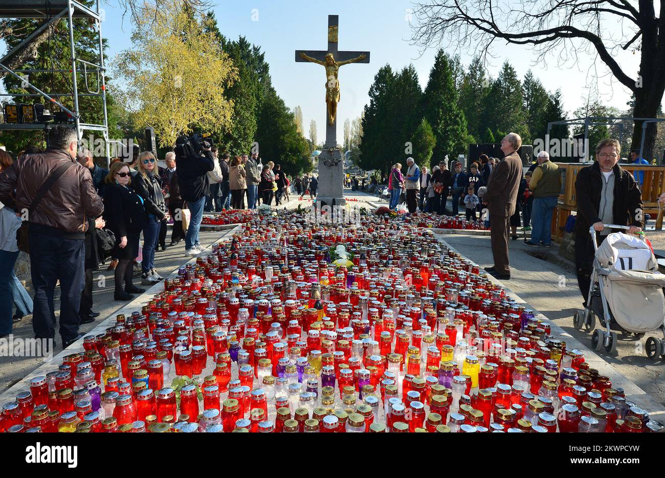 01.11.2013. Zagreb, Croatie le cimetière de ville Mirogoj, à l
