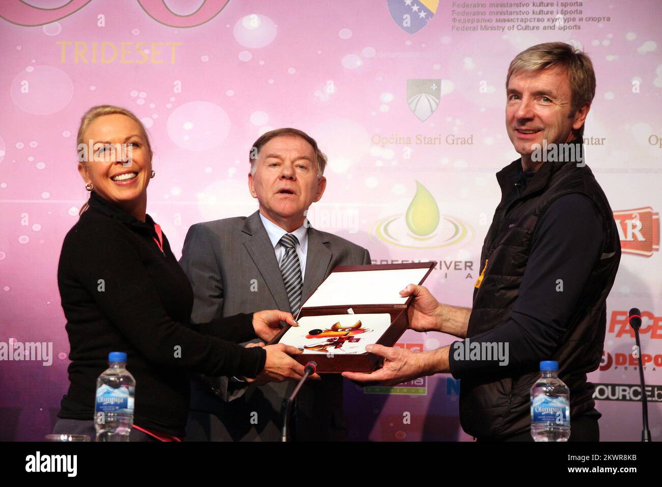 13.02.2014, Bosna et Hercegovina, Sarajevo - Jayne Torvill et Christopher Dean sont revenus à Sarajevo où ils se sont produits au Bolero pour célébrer l'anniversaire historique de 30th d'entre eux qui a remporté la médaille d'or en patinage artistique pour la Grande-Bretagne aux Jeux olympiques d'hiver de 1984. Photo: STR-5599/HaloPix/PIXSELL Banque D'Images