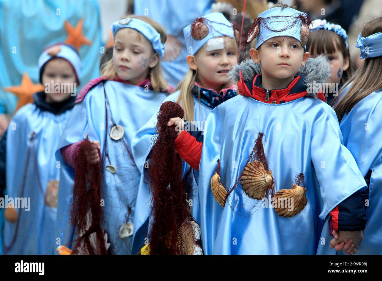 16.02.2014. Opatija, Croatie - 8th Parade du Carnaval international des enfants à Opatija. Petit cortège de carnaval. À l'événement de cette année a été rapporté 35 groupes de carnaval. Plus de 2 000 enfants ont été rassemblés en Croatie et en Slovénie. Photo: Nel Pavletic/PIXSELL Banque D'Images