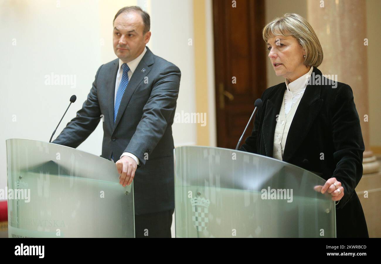 21.02.2014., Zagreb, Croatie - la ministre des Affaires étrangères et européennes, Vesna Pusic, a rencontré le ministre des Affaires étrangères du Kosovo, Enver Hoxhaj. Photo: Igor Kralj/PIXSELL Banque D'Images