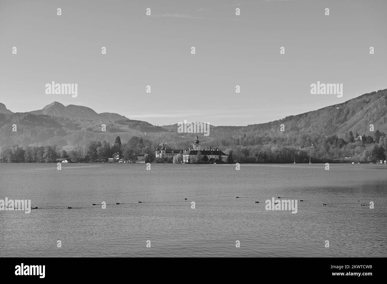 Gmunden, haute-Autriche, Autriche. Château de ORT à Gmunden, Salzkammergut. En arrière-plan château de campagne Ort Banque D'Images