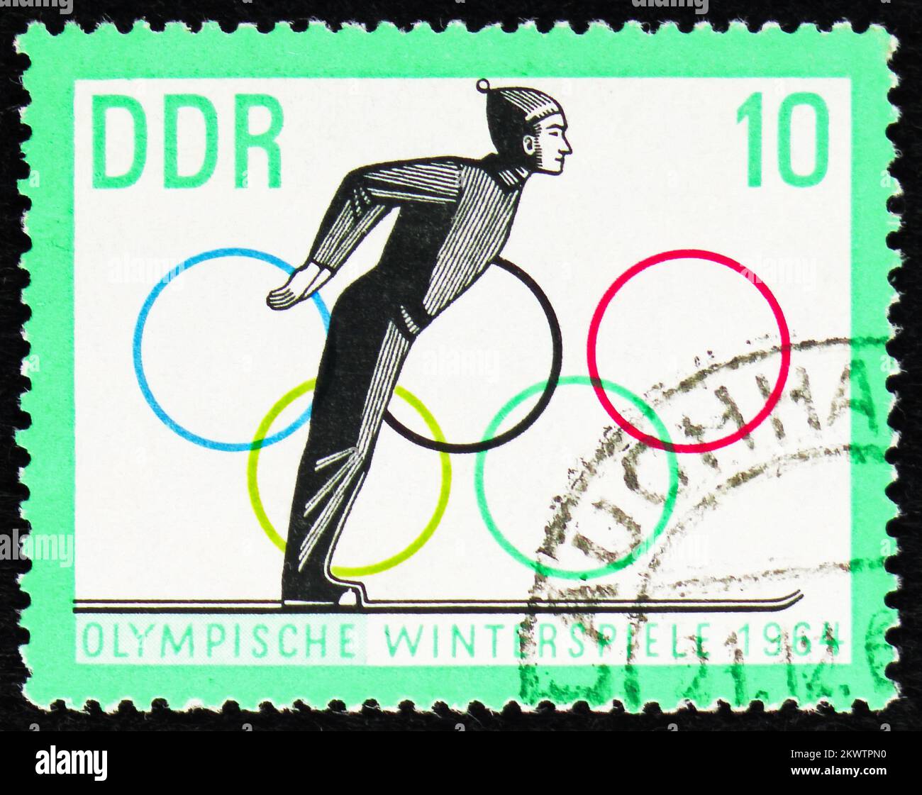 MOSCOU, RUSSIE - 29 OCTOBRE 2022: Timbre-poste imprimé en Allemagne montre le ski Jumper dans le rebond, Jeux Olympiques d'hiver 1964 - série Innsbruck, vers Banque D'Images