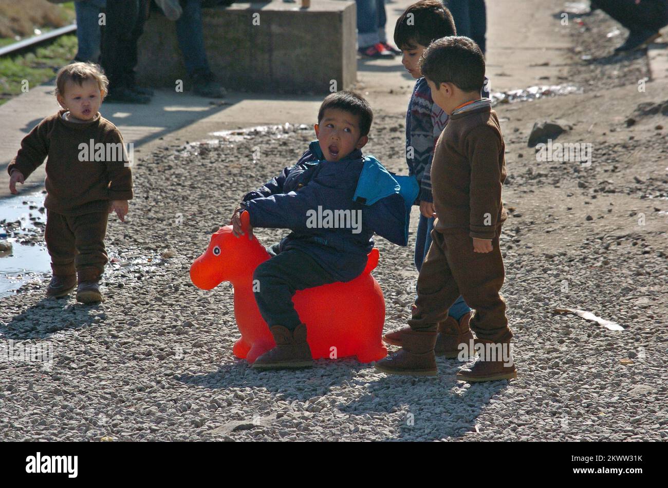 25.02.2016., Tabanovce, Macédoine - plus de 600 000 réfugiés d'Afghanistan sont actuellement coincés dans le camp d'accueil au poste frontière macédonien-serbe de Tabanovce, après que la Serbie ait fermé sa frontière. Banque D'Images