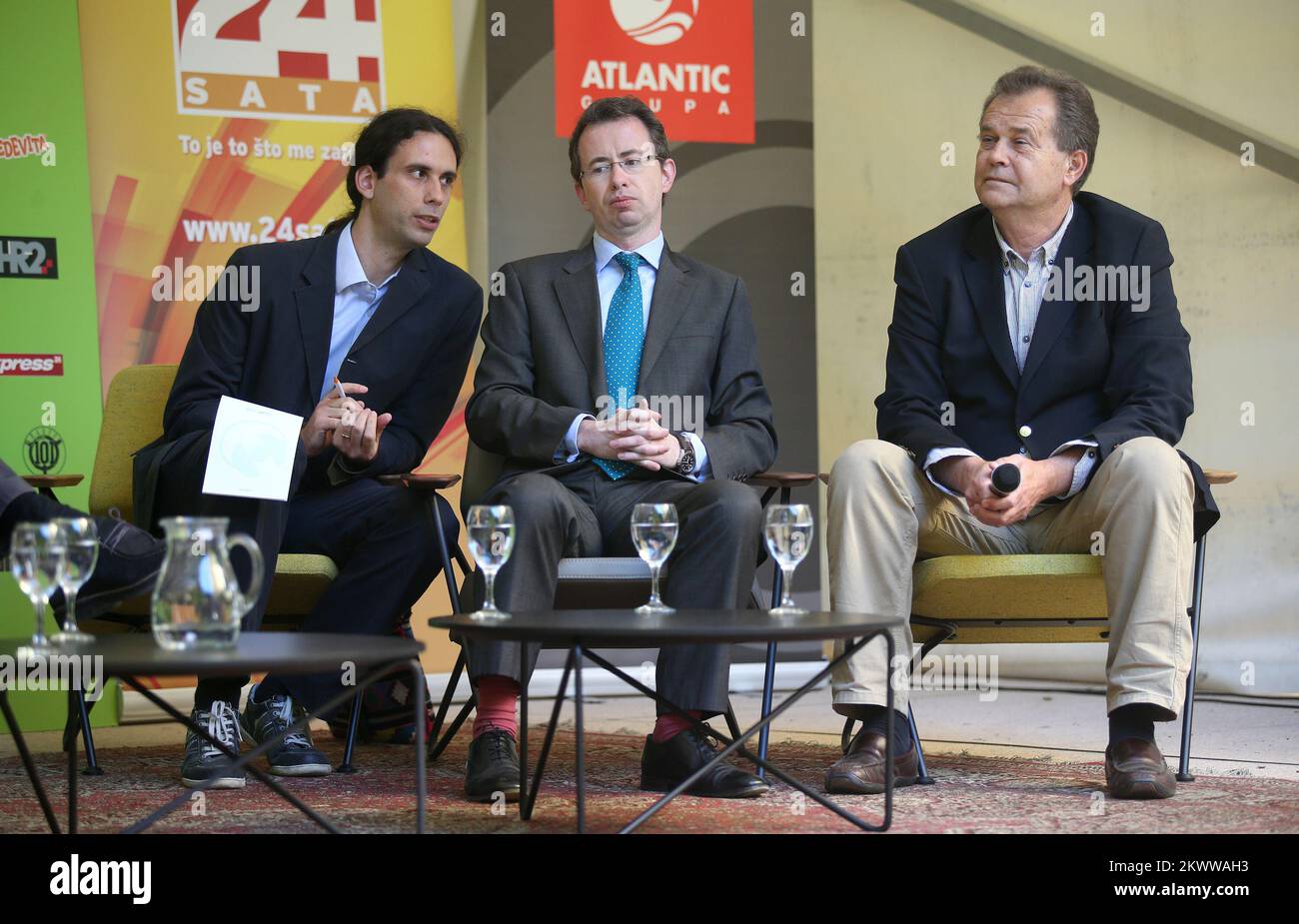 Ambassadeur d'Irlande en Croatie, Tim Harrington lors de l'ouverture du deuxième festival culturel 'Festival du livre de Zagreb' à Zagreb Croatie 16 mai 2016. Cette année, le Festival du livre de Zagreb accueillera la République d'Irlande comme terre d'écrivains. Banque D'Images