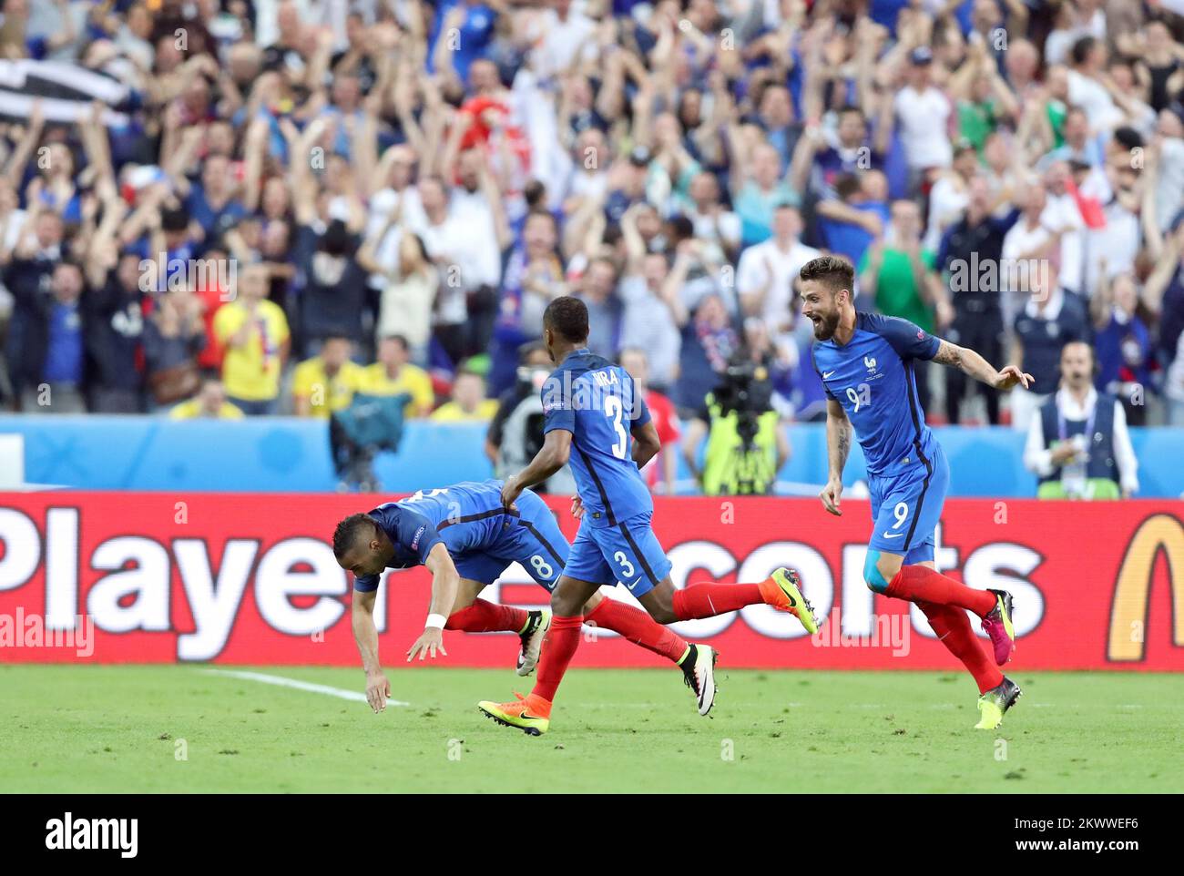 10.06.2016., Stade de France, Paris, France - UEFA EURO 2016, groupe A, tour 1, France - Roumanie. Dimitri Payet, Patrice Evra, Olivier Giroud. Banque D'Images