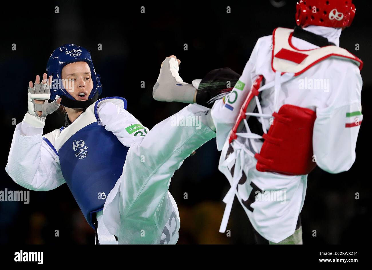 18.08.2016., Rio de Janeiro, Brésil - Jeux Olympiques Rio 2016 - 57 kg taekwondo féminin, Round 16, Ana Zaninovic (Croatie) - Kimia Alizadeh Zenoorin (Iran). Banque D'Images