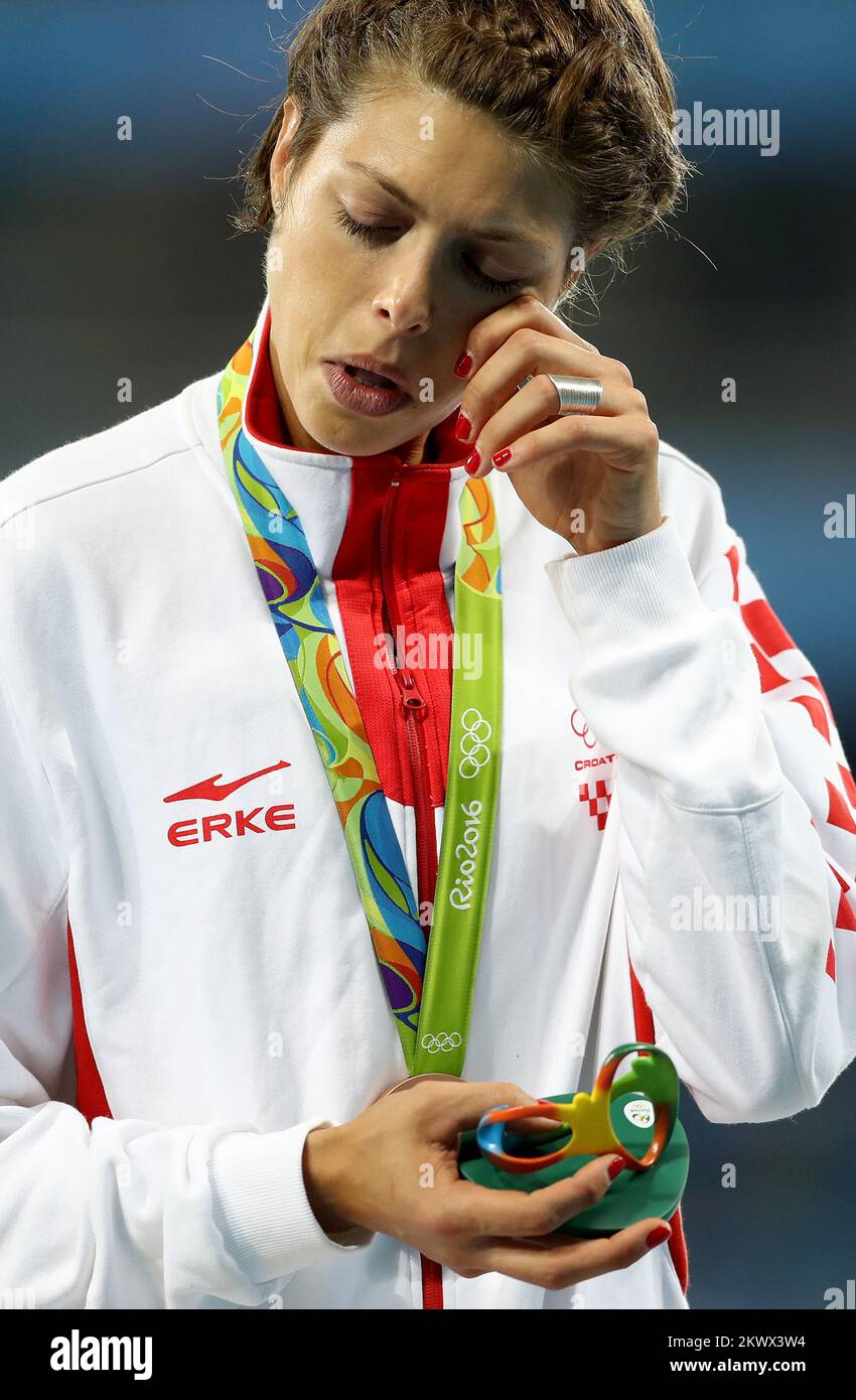 20.08.2016., Rio de Janeiro, Brésil - Jeux Olympiques de Rio 2016, Athlétisme, médailles de cérémonie dans le saut de discipline, femmes. La médaille d'or et leur premier âge olympique de 37 ans ont remporté Ruth Beitia (Espagne), la médaille d'argent a été décernée à Mirela Demirova (Bulgarie), une médaille de bronze Blanka Vlasic (Croatie). Banque D'Images