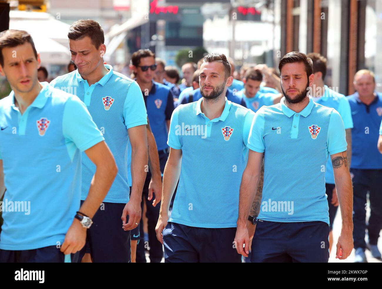 04.09.2016., Zagreb, Croatie - les joueurs et le personnel de l'équipe nationale croate de football ont bu du café sur la place des fleurs et flânez dans le centre de Zagreb sur la surprise et l'excitation des citoyens. Nikola Kalinic, Lovre Kalinic, Marcelo Brozovic, Duje COP. Banque D'Images