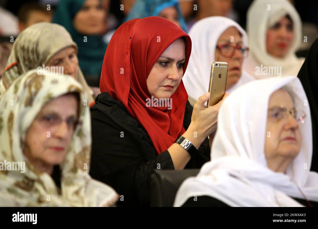 29.09.2016., Zagreb, Croatie - ouverture du concours international de récitation Quran 23rd au Centre islamique de Zagreb. En deux jours, 62 participants de 35 pays participeront à quatre catégories. La catégorie la plus difficile est la connaissance de l'ensemble du Coran. Banque D'Images