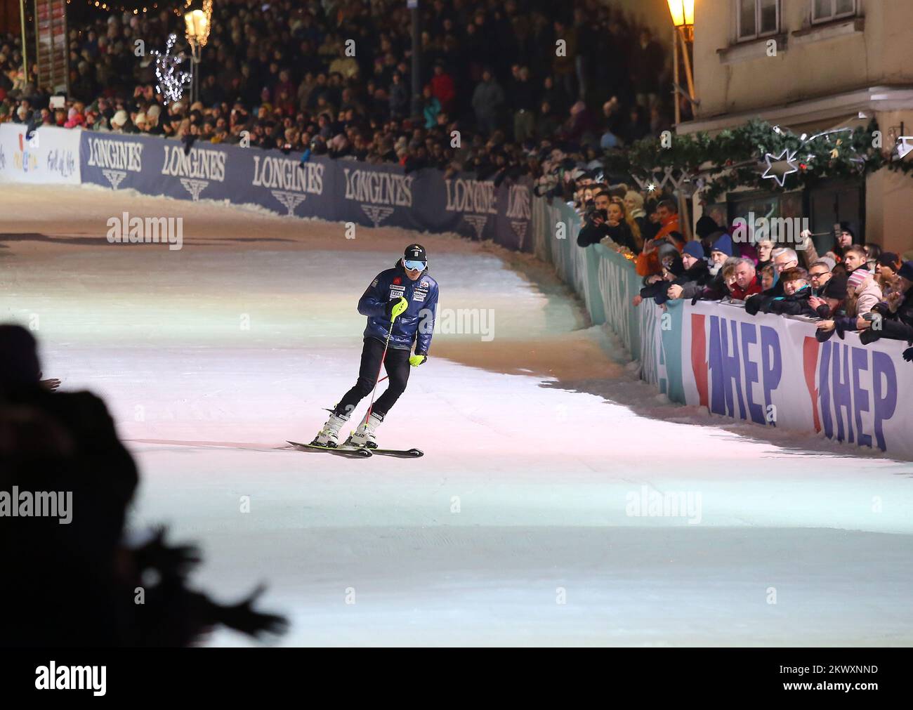 04.01.2017., Zagreb, Croatie - Zagreb célèbre 50 ans de la coupe du monde de ski alpin FIS - le 50th anniversaire de la célébration de la coupe du monde de ski alpin FIS à la Trg bana J. Jelacica (place principale à Zagreb). La course de ski des gagnants de la coupe du monde FIS sur la route de la cathédrale de Zagreb à la place principale de Zagreb. Tirage public sur la place Ban Jelacic après le slalom. Andre Myhrer. Photo: Jurica Galoic Banque D'Images