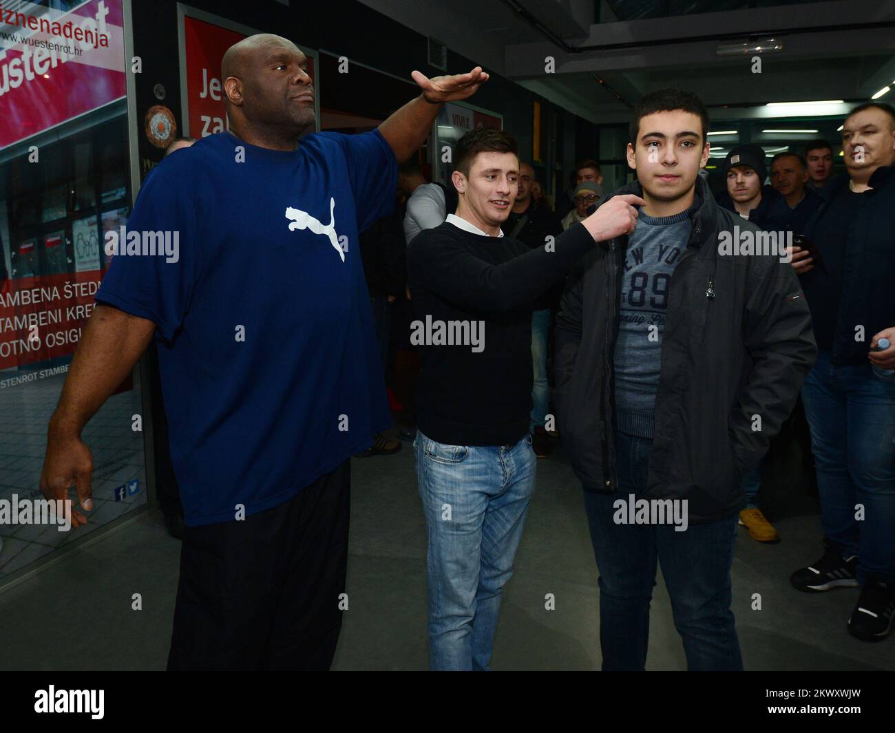 21.01.2017., Kutija sibica, Zagreb, Croatie - Robert Malcolm 'Bob' Sapp avec des fans avant le début du championnat de combat de Munja. Photo: Marko Prpic/PIXSELL Banque D'Images