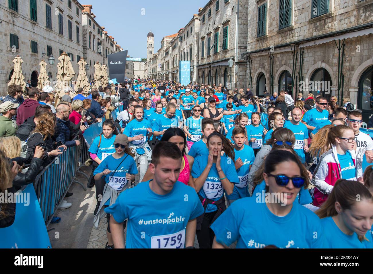 30.04.2017., Dubrovnik, Croatie - le point fort du Motion - les jours des coureurs Dubrovnik est la course de semi-marathon. Le semi-marathon de Dubrovnik est la course avec une approbation cinq étoiles par European Athletics. La route du semi-marathon est de 21,1 kilomètres de long avec le départ et la fin sur Stradun, la rue la plus célèbre et la plus longue de Dubrovnik et continue à l'extérieur de la vieille ville jusqu'à la Rijeka dubrovacka. Photo: Grgo Jelavic/PIXSELL Banque D'Images