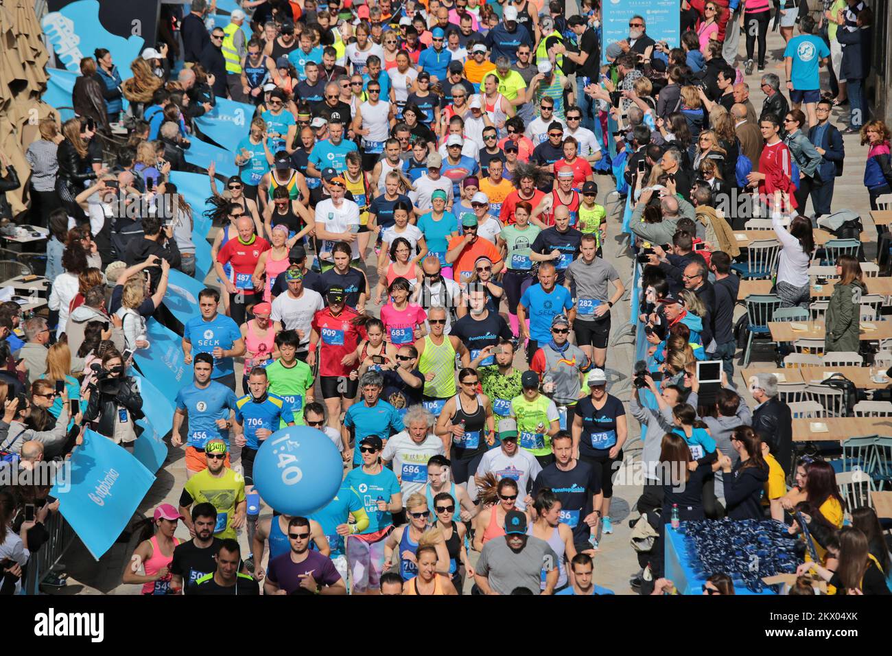 30.04.2017., Dubrovnik - le point fort du Motion - Runnerss’ Days Dubrovnik est la course de semi-marathon. Le semi-marathon de Dubrovnik est la course avec une approbation cinq étoiles par European Athletics. La route du semi-marathon est de 21,1 kilomètres de long avec le départ et la fin sur Stradun, la rue la plus célèbre et la plus longue de Dubrovnik et continue à l'extérieur de la vieille ville jusqu'à la Rijeka dubrovacka. Photo: Grgo Jelavic/PIXSELL Banque D'Images