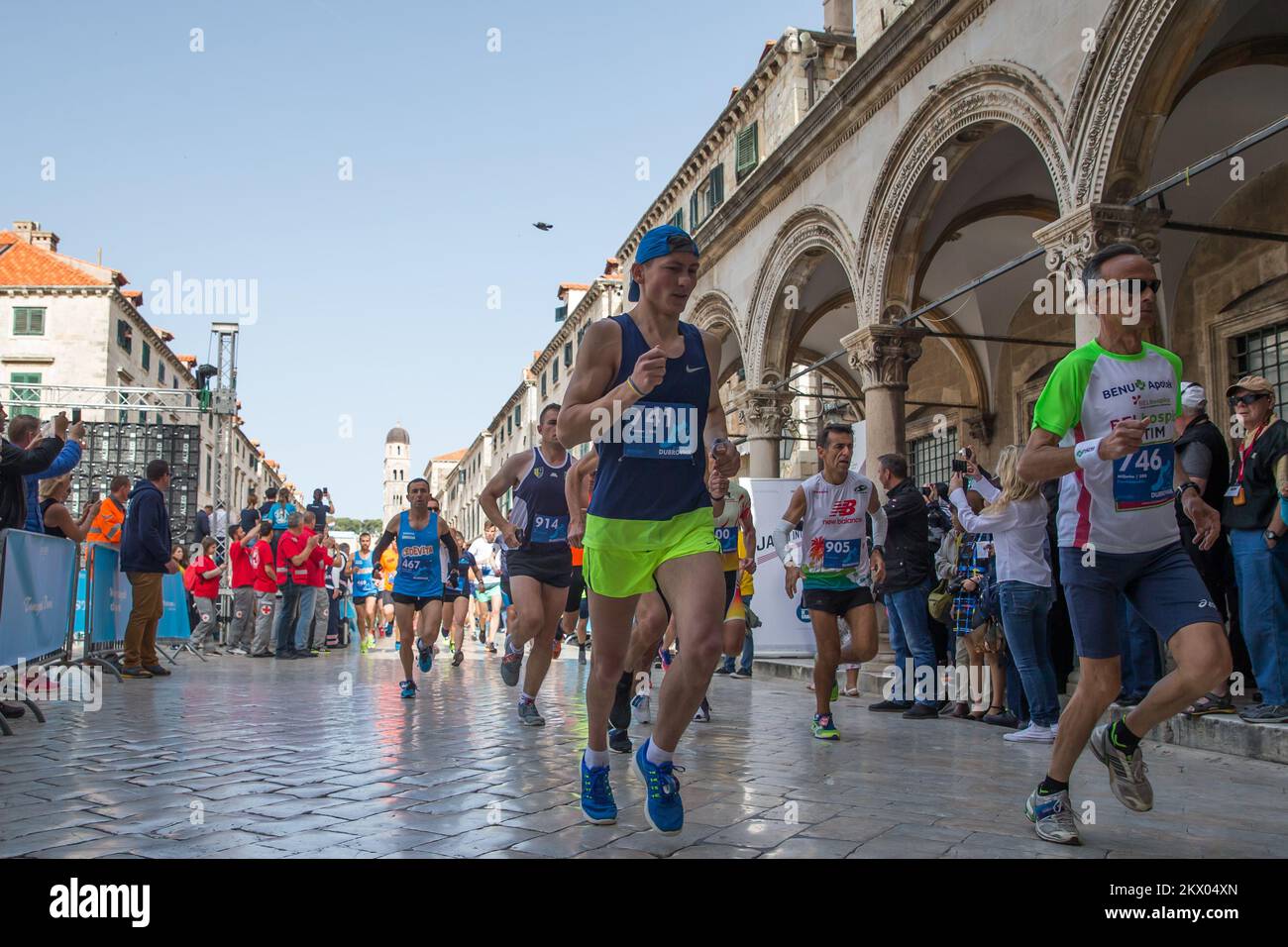 30.04.2017., Dubrovnik - le point fort du Motion - Runnerss’ Days Dubrovnik est la course de semi-marathon. Le semi-marathon de Dubrovnik est la course avec une approbation cinq étoiles par European Athletics. La route du semi-marathon est de 21,1 kilomètres de long avec le départ et la fin sur Stradun, la rue la plus célèbre et la plus longue de Dubrovnik et continue à l'extérieur de la vieille ville jusqu'à la Rijeka dubrovacka. Photo: Grgo Jelavic/PIXSELL Banque D'Images