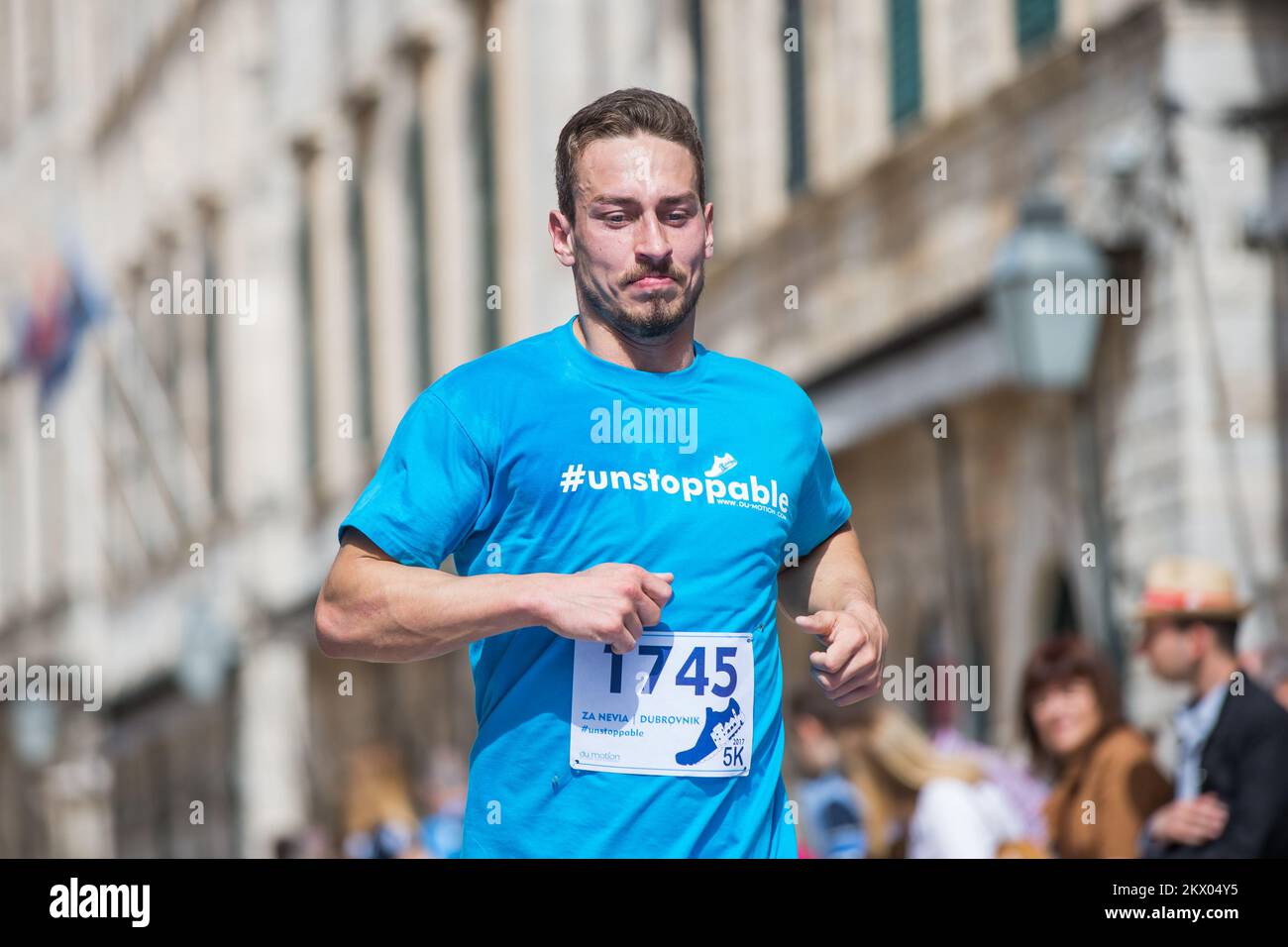 30.04.2017., Dubrovnik, Croatie - le point fort du Motion - les jours des coureurs Dubrovnik est la course de semi-marathon. Le semi-marathon de Dubrovnik est la course avec une approbation cinq étoiles par European Athletics. La route du semi-marathon est de 21,1 kilomètres de long avec le départ et la fin sur Stradun, la rue la plus célèbre et la plus longue de Dubrovnik et continue à l'extérieur de la vieille ville jusqu'à la Rijeka dubrovacka. Photo: Grgo Jelavic/PIXSELL Banque D'Images