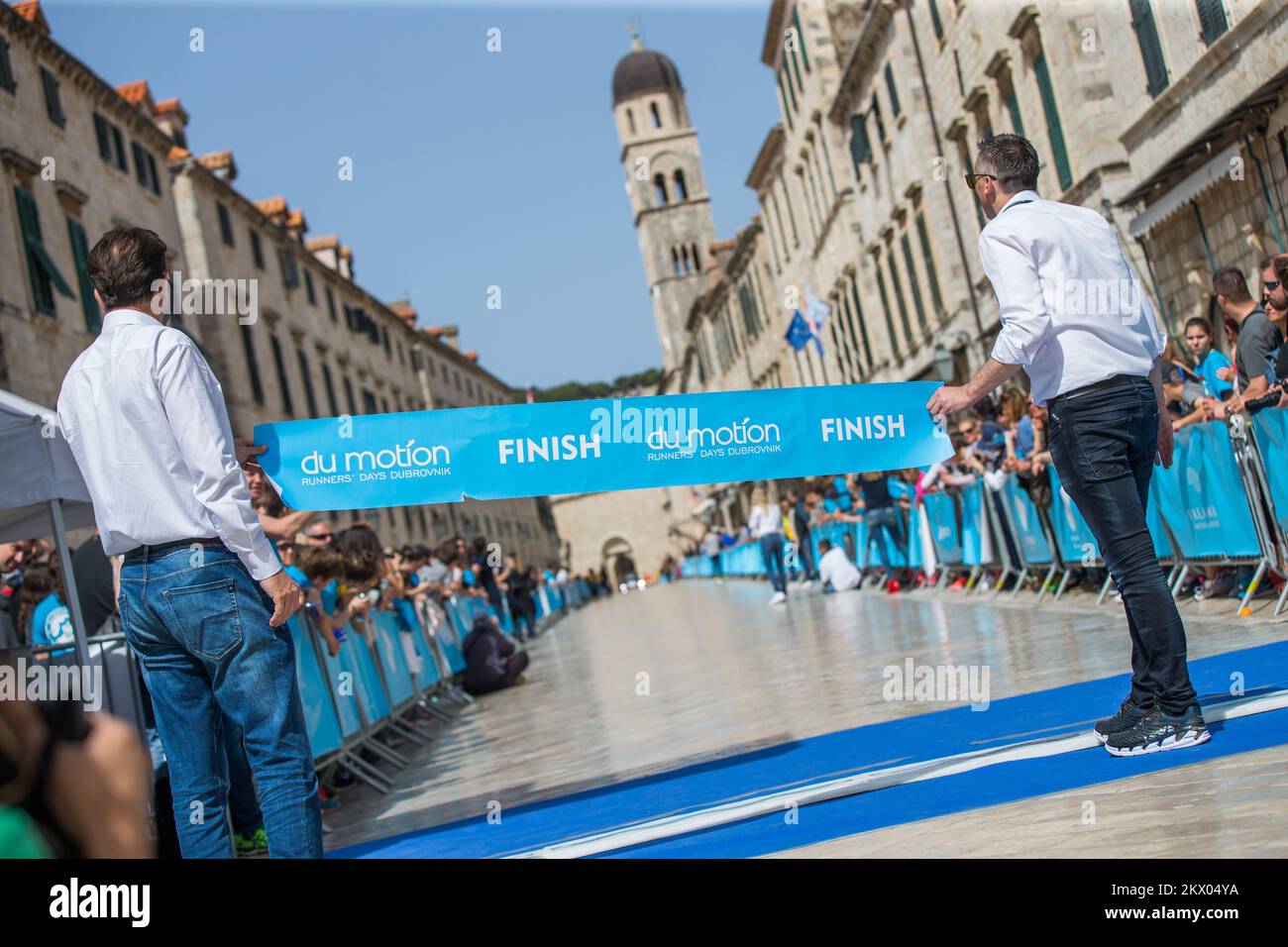 30.04.2017., Dubrovnik, Croatie - le point fort du Motion - les jours des coureurs Dubrovnik est la course de semi-marathon. Le semi-marathon de Dubrovnik est la course avec une approbation cinq étoiles par European Athletics. La route du semi-marathon est de 21,1 kilomètres de long avec le départ et la fin sur Stradun, la rue la plus célèbre et la plus longue de Dubrovnik et continue à l'extérieur de la vieille ville jusqu'à la Rijeka dubrovacka. Photo: Grgo Jelavic/PIXSELL Banque D'Images