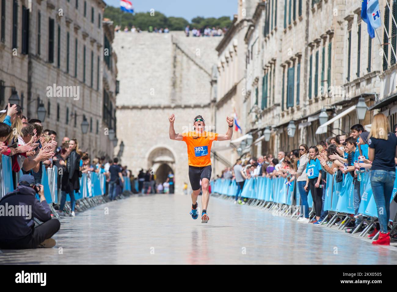 30.04.2017., Dubrovnik, Croatie - le point fort du Motion - les jours des coureurs Dubrovnik est la course de semi-marathon. Le semi-marathon de Dubrovnik est la course avec une approbation cinq étoiles par European Athletics. La route du semi-marathon est de 21,1 kilomètres de long avec le départ et la fin sur Stradun, la rue la plus célèbre et la plus longue de Dubrovnik et continue à l'extérieur de la vieille ville jusqu'à la Rijeka dubrovacka. Myhre Peder. Photo: Grgo Jelavic/PIXSELL Banque D'Images
