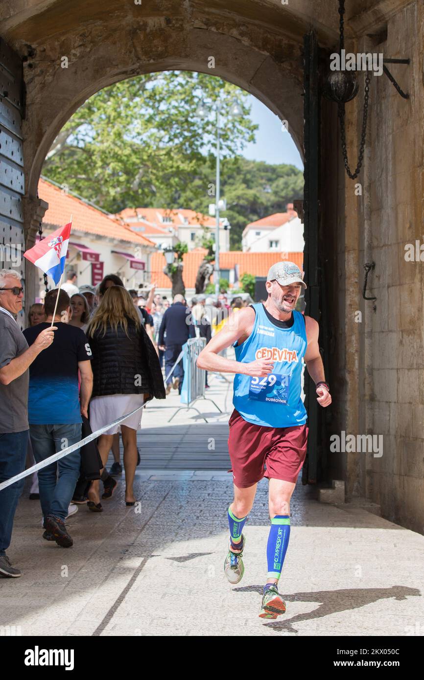 30.04.2017., Dubrovnik, Croatie - le point fort du Motion - les jours des coureurs Dubrovnik est la course de semi-marathon. Le semi-marathon de Dubrovnik est la course avec une approbation cinq étoiles par European Athletics. La route du semi-marathon est de 21,1 kilomètres de long avec le départ et la fin sur Stradun, la rue la plus célèbre et la plus longue de Dubrovnik et continue à l'extérieur de la vieille ville jusqu'à la Rijeka dubrovacka. Radovan Trstenjak. Photo: Grgo Jelavic/PIXSELL Banque D'Images