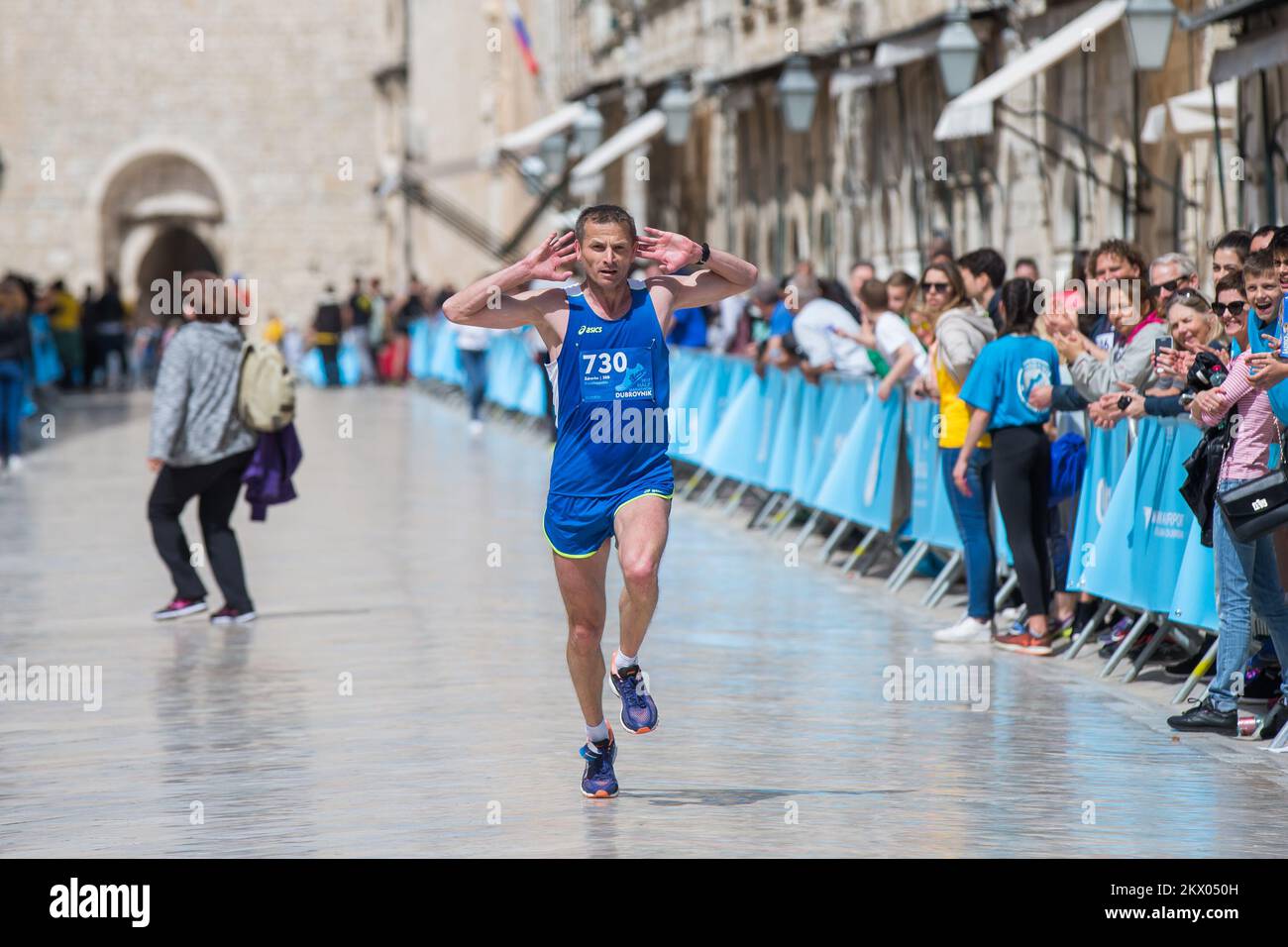 30.04.2017., Dubrovnik, Croatie - le point fort du Motion - les jours des coureurs Dubrovnik est la course de semi-marathon. Le semi-marathon de Dubrovnik est la course avec une approbation cinq étoiles par European Athletics. La route du semi-marathon est de 21,1 kilomètres de long avec le départ et la fin sur Stradun, la rue la plus célèbre et la plus longue de Dubrovnik et continue à l'extérieur de la vieille ville jusqu'à la Rijeka dubrovacka. Zdravko Misovic. Photo: Grgo Jelavic/PIXSELL Banque D'Images