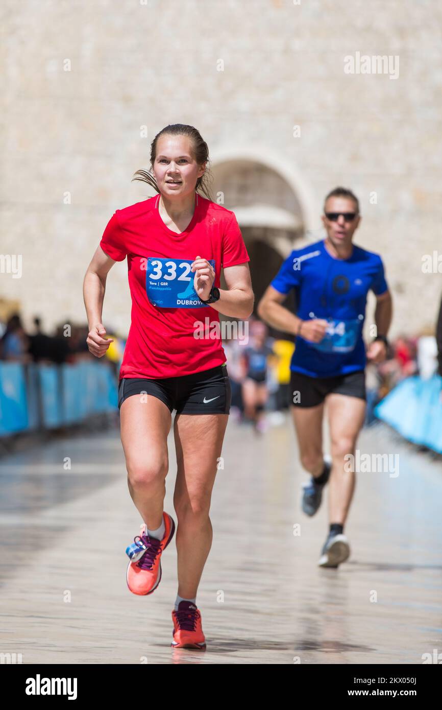 30.04.2017., Dubrovnik, Croatie - le point fort du Motion - les jours des coureurs Dubrovnik est la course de semi-marathon. Le semi-marathon de Dubrovnik est la course avec une approbation cinq étoiles par European Athletics. La route du semi-marathon est de 21,1 kilomètres de long avec le départ et la fin sur Stradun, la rue la plus célèbre et la plus longue de Dubrovnik et continue à l'extérieur de la vieille ville jusqu'à la Rijeka dubrovacka. Pillages de Tara. Photo: Grgo Jelavic/PIXSELL Banque D'Images