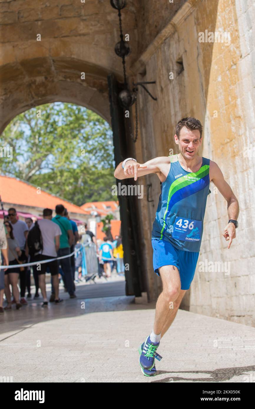 30.04.2017., Dubrovnik, Croatie - le point fort du Motion - les jours des coureurs Dubrovnik est la course de semi-marathon. Le semi-marathon de Dubrovnik est la course avec une approbation cinq étoiles par European Athletics. La route du semi-marathon est de 21,1 kilomètres de long avec le départ et la fin sur Stradun, la rue la plus célèbre et la plus longue de Dubrovnik et continue à l'extérieur de la vieille ville jusqu'à la Rijeka dubrovacka. Tomislav Poljak. Photo: Grgo Jelavic/PIXSELL Banque D'Images